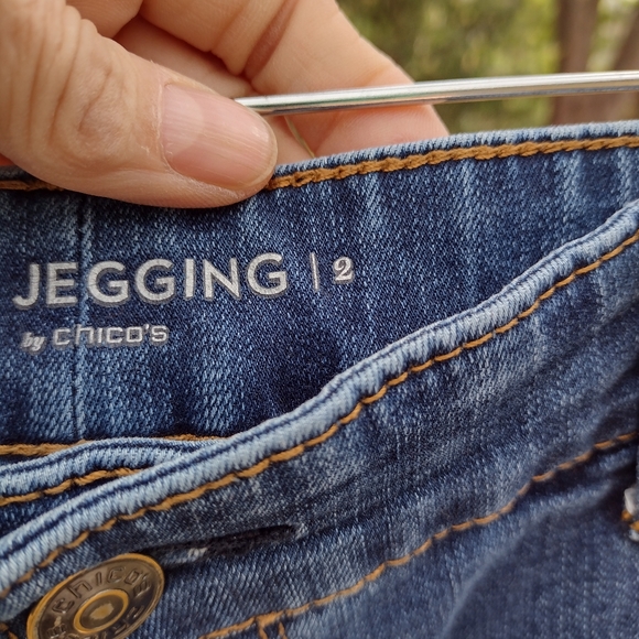 The Platinum faded Jegging size 2 by Chicos - Picture 4 of 10